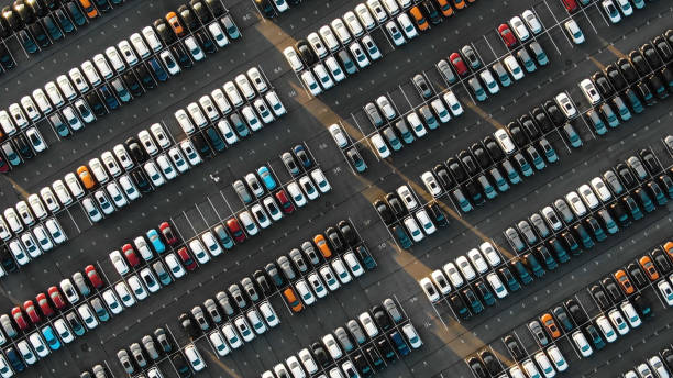 Handelsvertegenwoordiging - dek met geparkeerde auto's - Valioso Automotive Consultancy